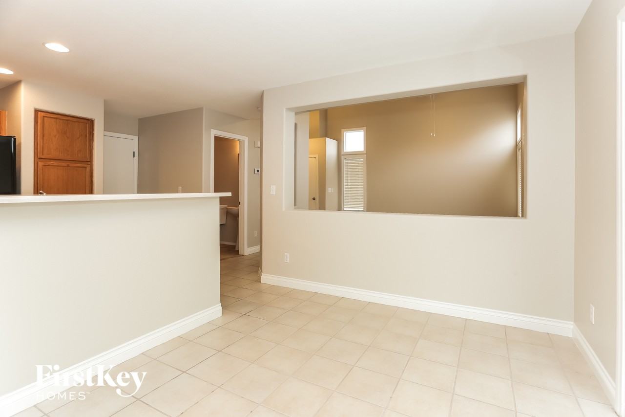 5001 Prairie Springs Ct - Photo 4 of 15