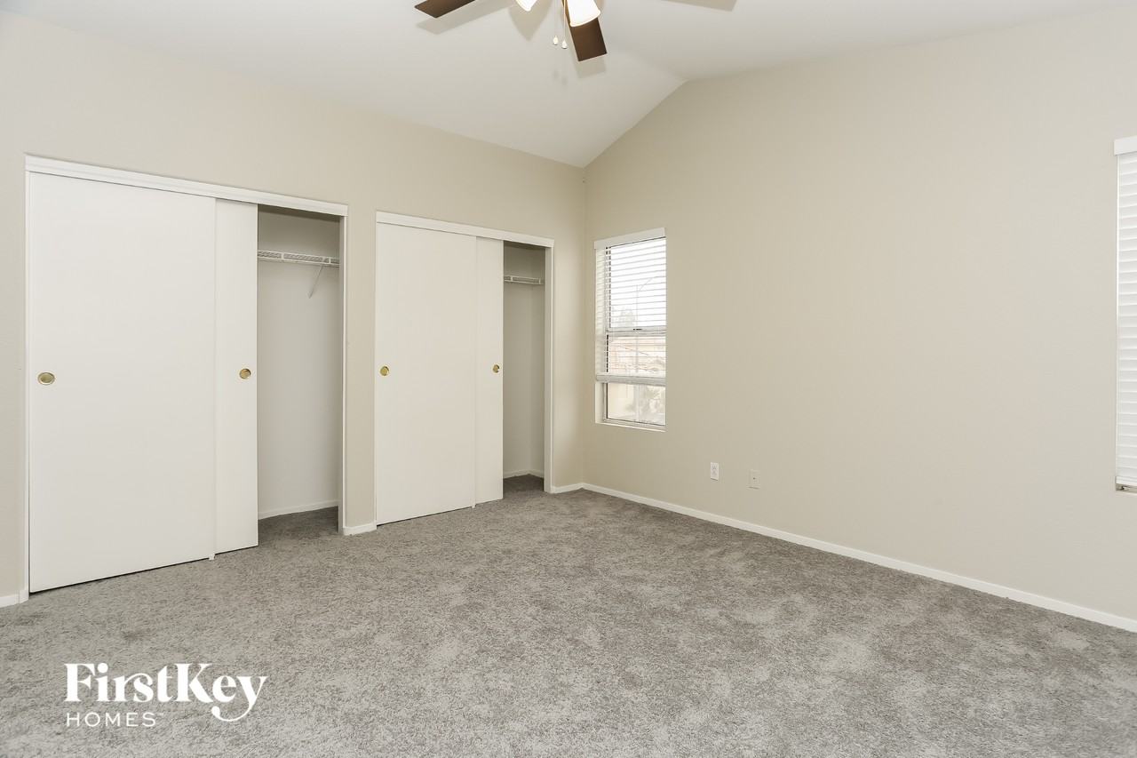 5001 Prairie Springs Ct - Photo 7 of 15