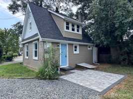 featured image of 6 Seaglade Cir
