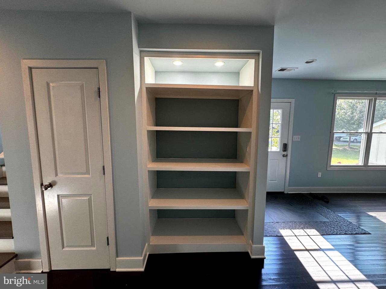 733 Walnut Ave - Photo 7 of 36