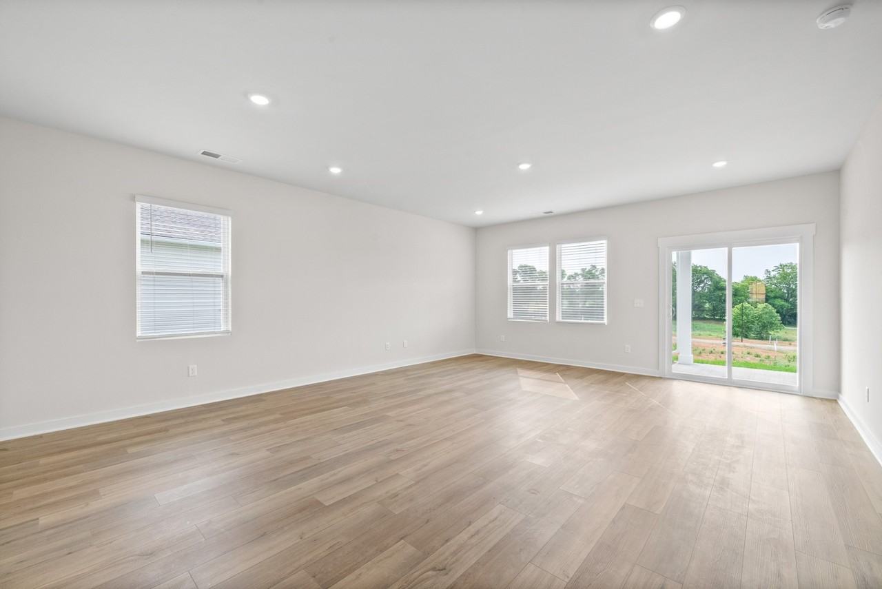 319 Lacewing Ln - Photo 4 of 30