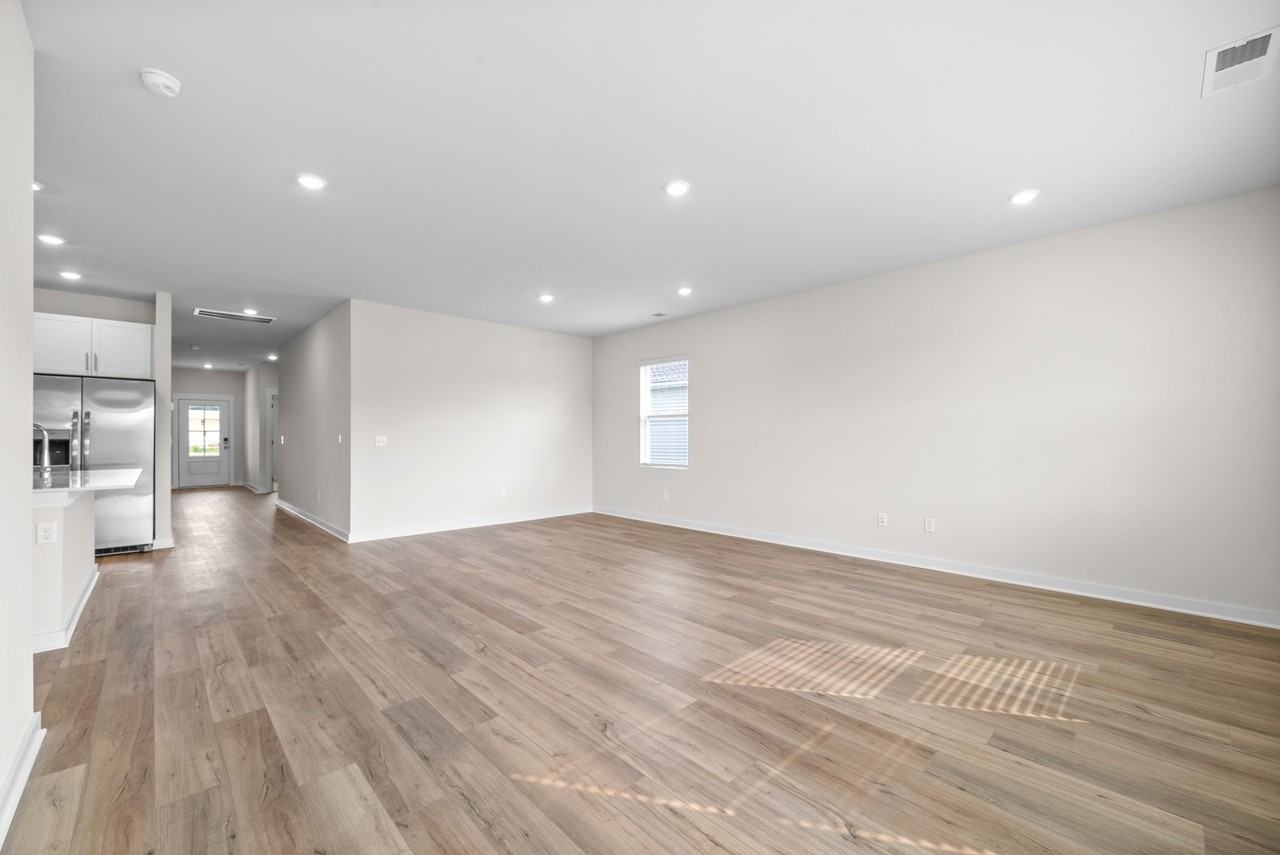 319 Lacewing Ln - Photo 6 of 30