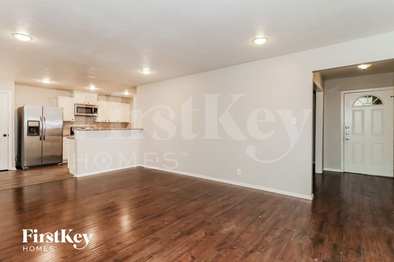 6024 Wormar Ave - Photo 3 of 16