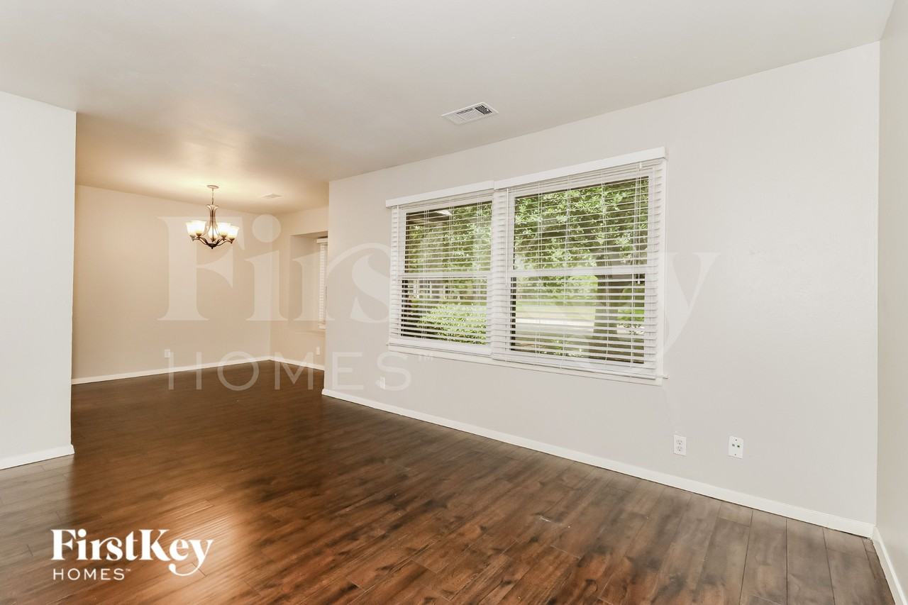 6024 Wormar Ave - Photo 4 of 16