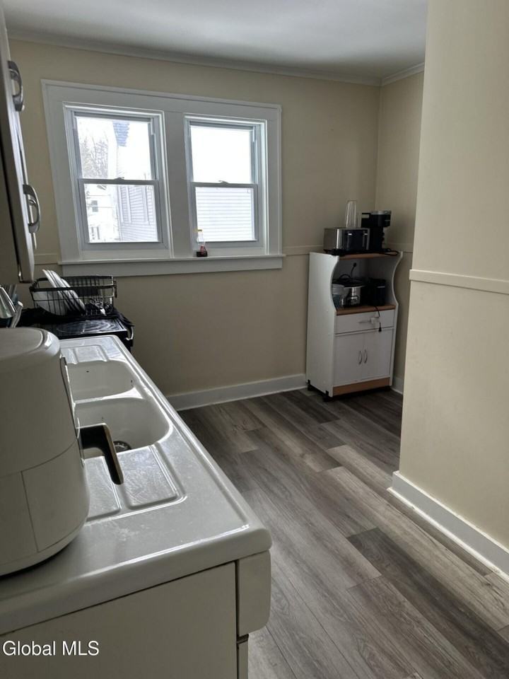 6 Alexander St - Photo 3 of 11
