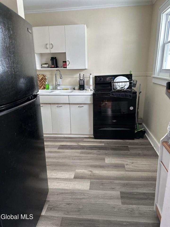 6 Alexander St - Photo 4 of 11