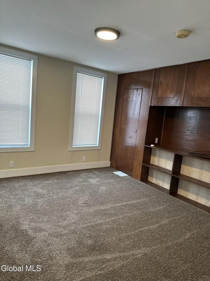 6 Alexander St - Photo 6 of 11