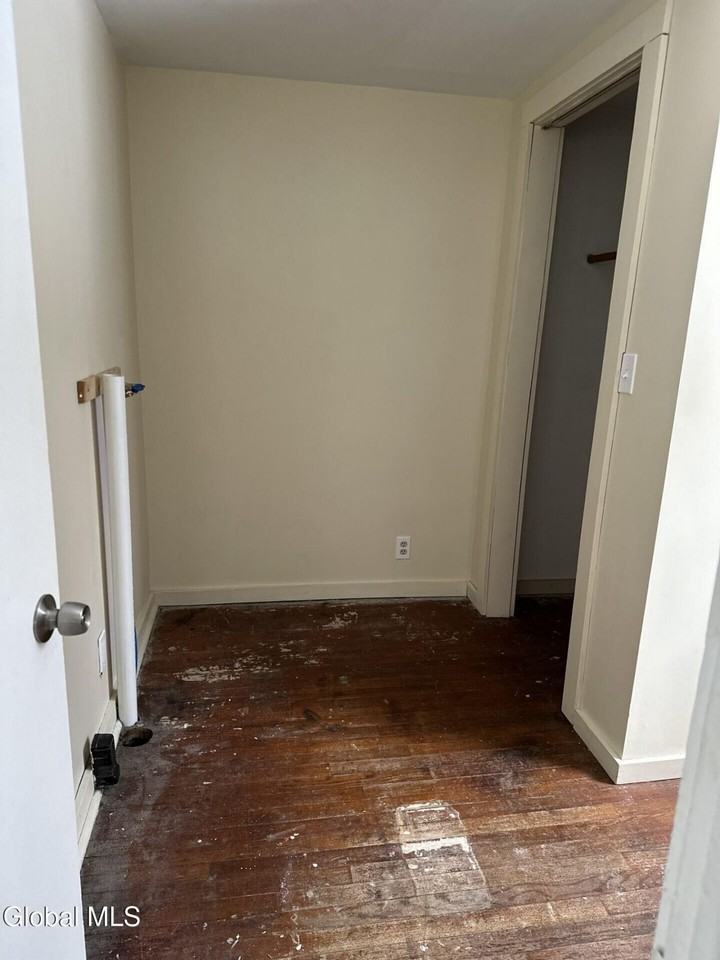 6 Alexander St - Photo 7 of 11