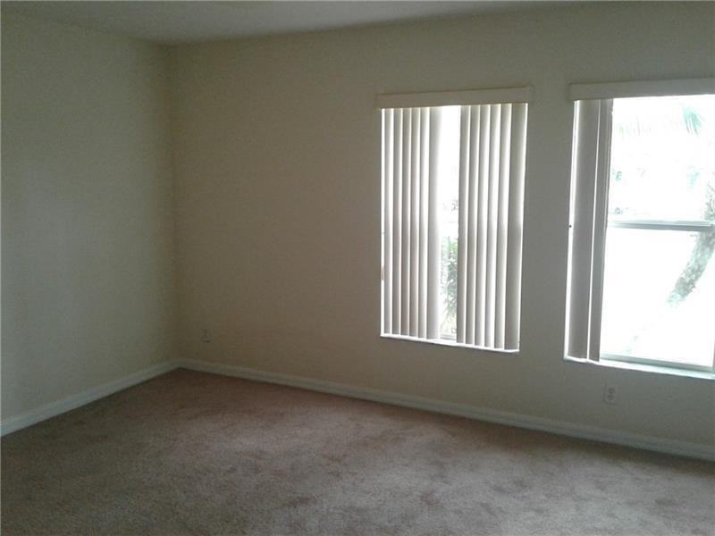 1752 Sw Airoso Blvd - Photo 6 of 10