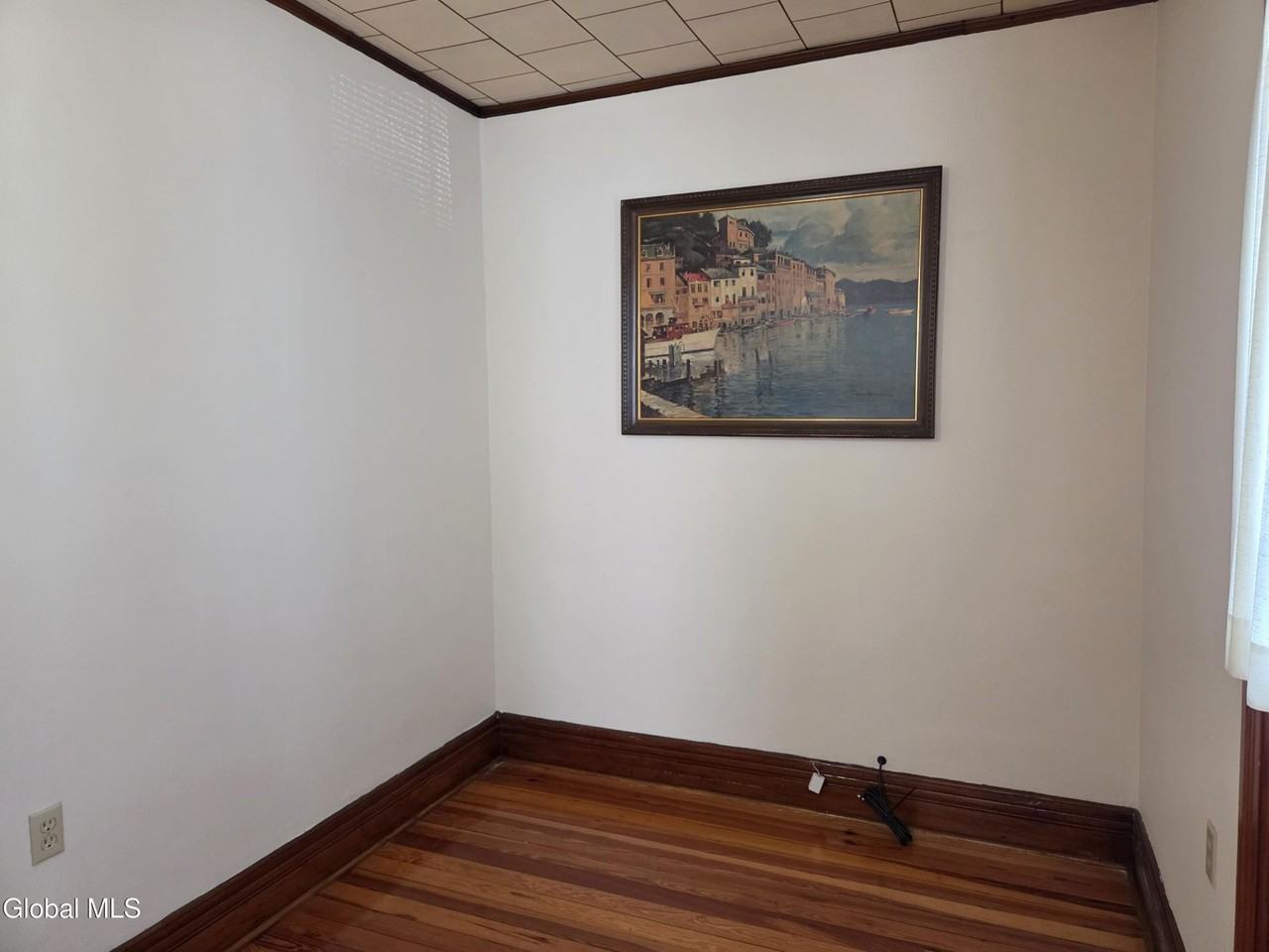 1273 Parkwood Blvd - Photo 3 of 9