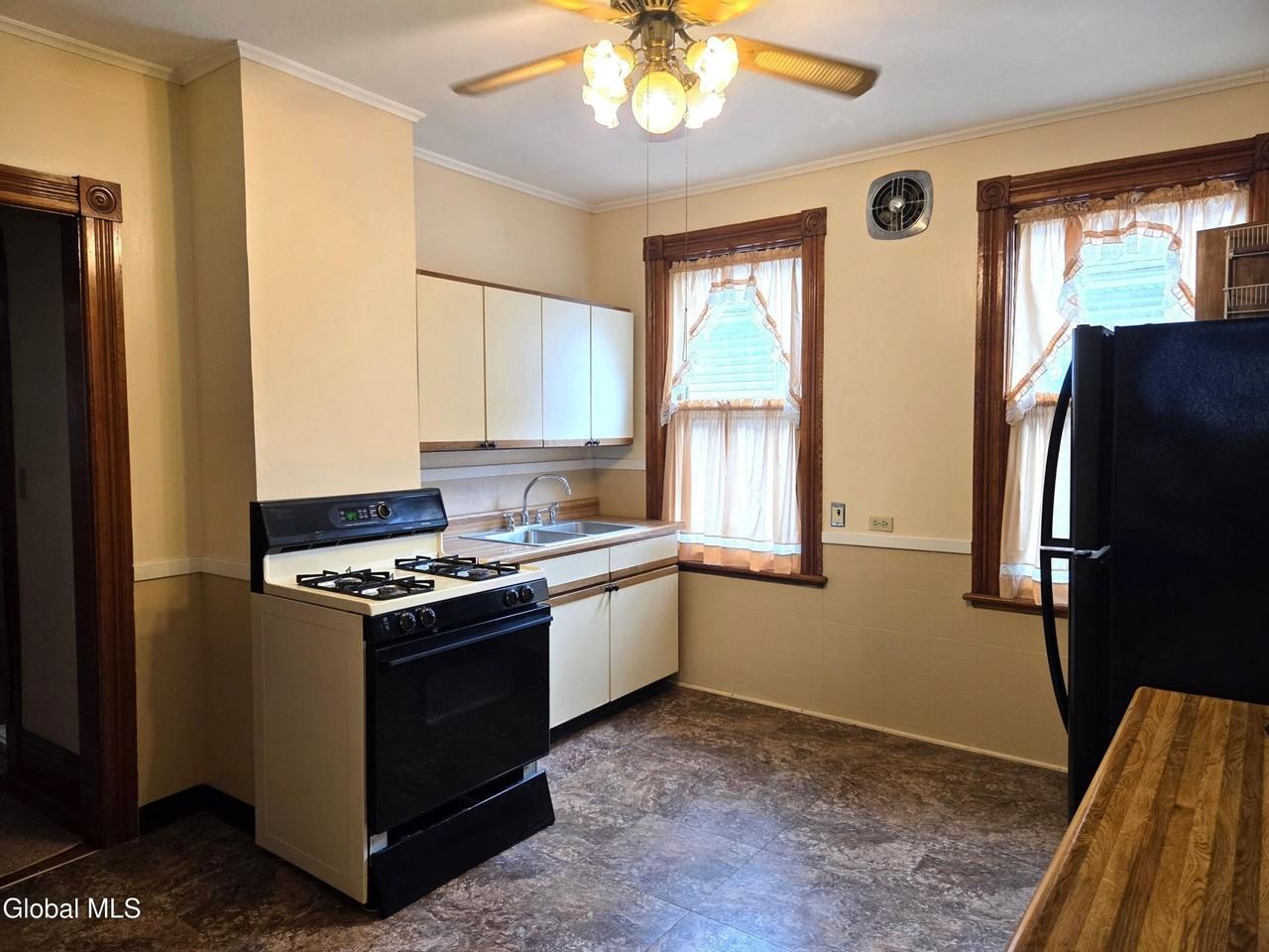 1273 Parkwood Blvd - Photo 6 of 9