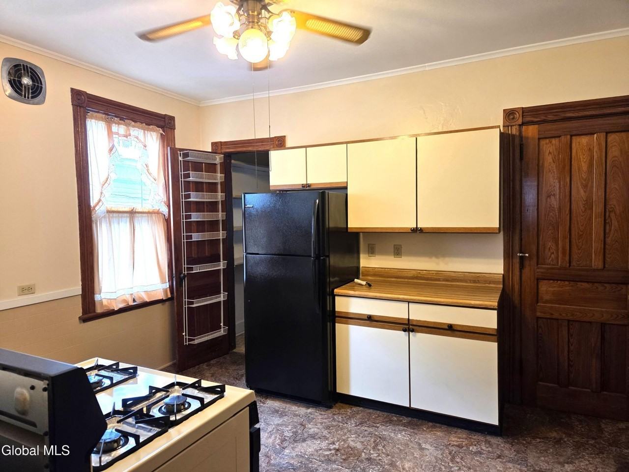 1273 Parkwood Blvd - Photo 7 of 9