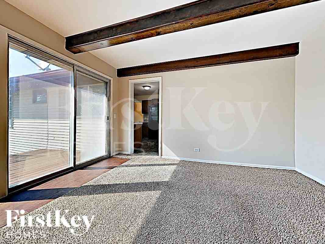 20132 S Kingston Ct - Photo 4 of 18
