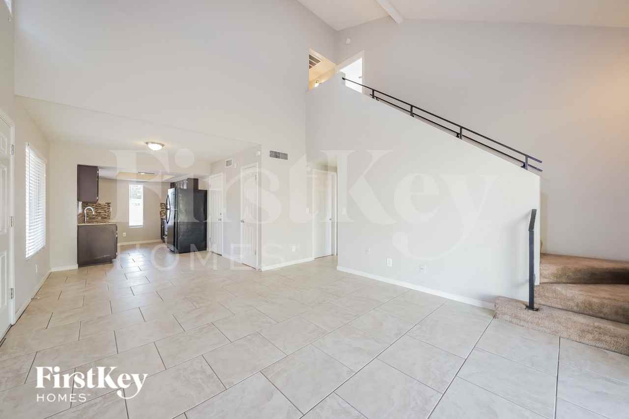 11014 N 82nd Ave - Photo 3 of 16