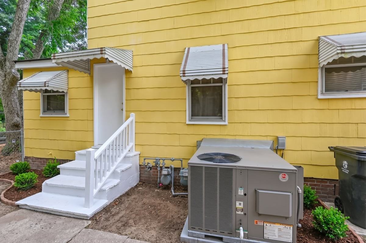 3530 Admiral Dr - Photo 2 of 15