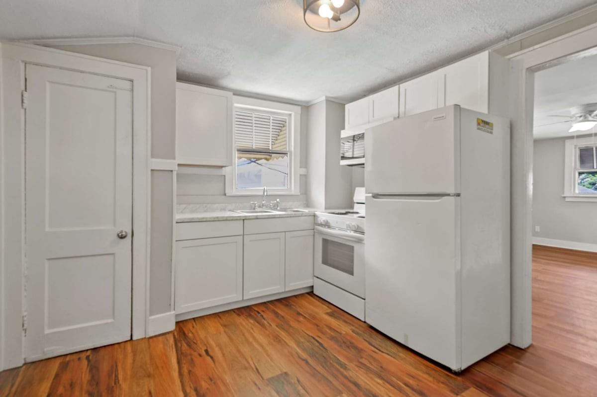 3530 Admiral Dr - Photo 4 of 15