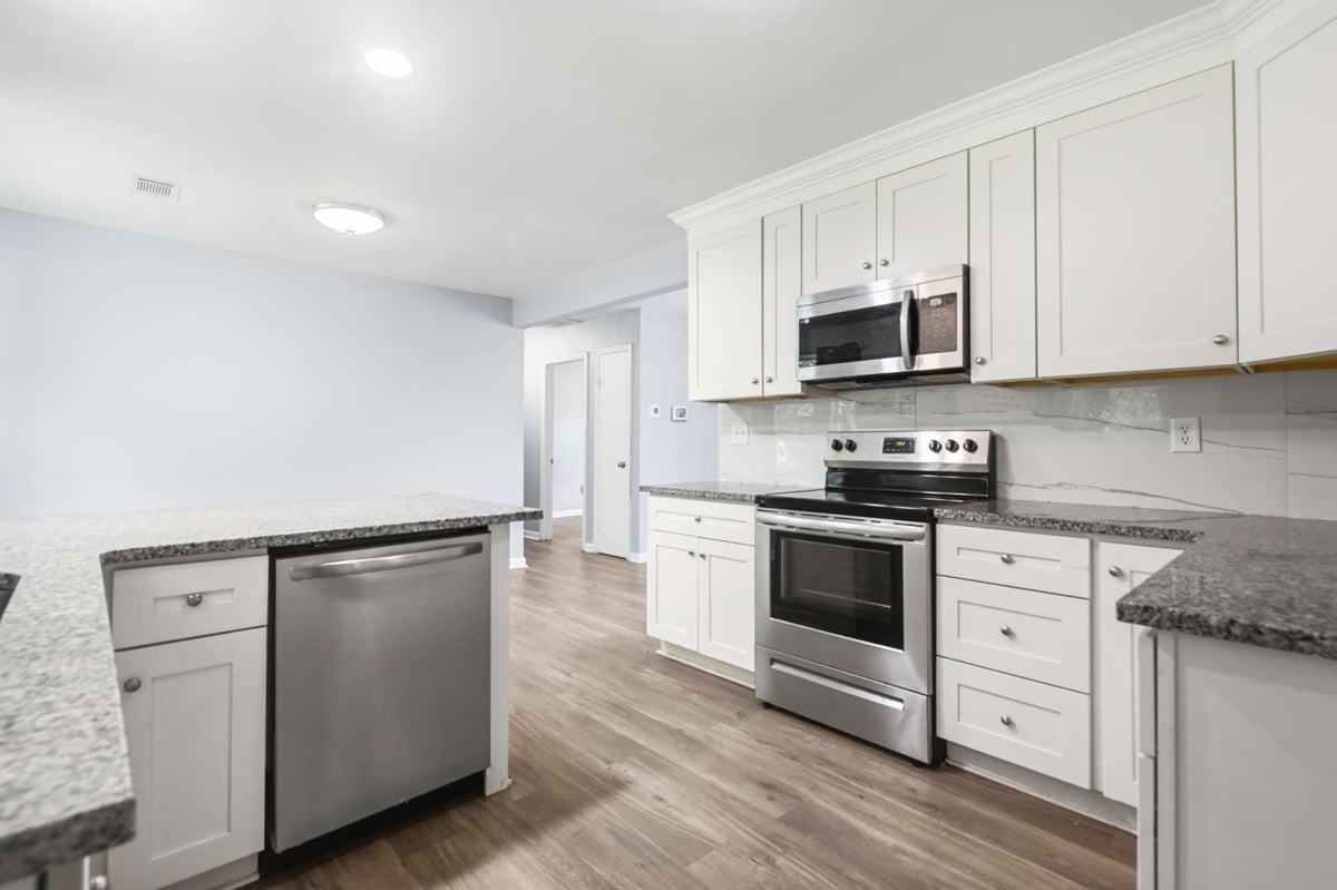 4421 Jenwood St - Photo 4 of 20