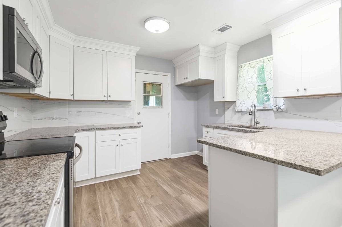 4421 Jenwood St - Photo 5 of 20