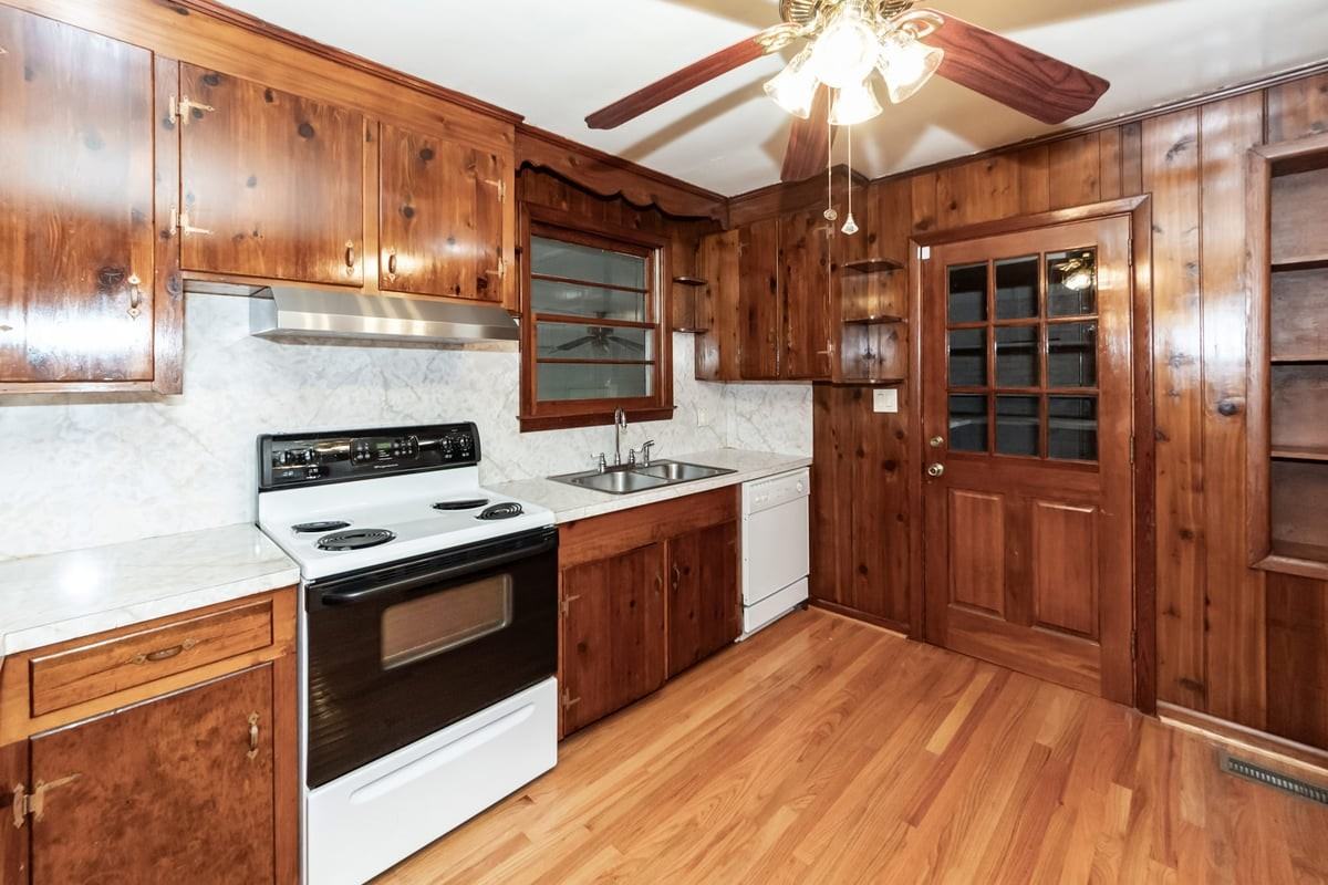 453 Wade Hampton Dr - Photo 4 of 50