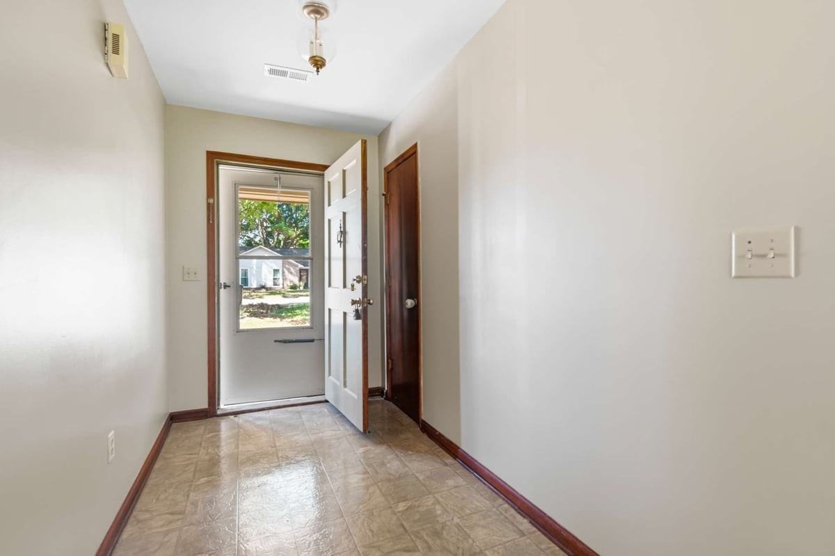 617 Longleaf Rd - Photo 2 of 22