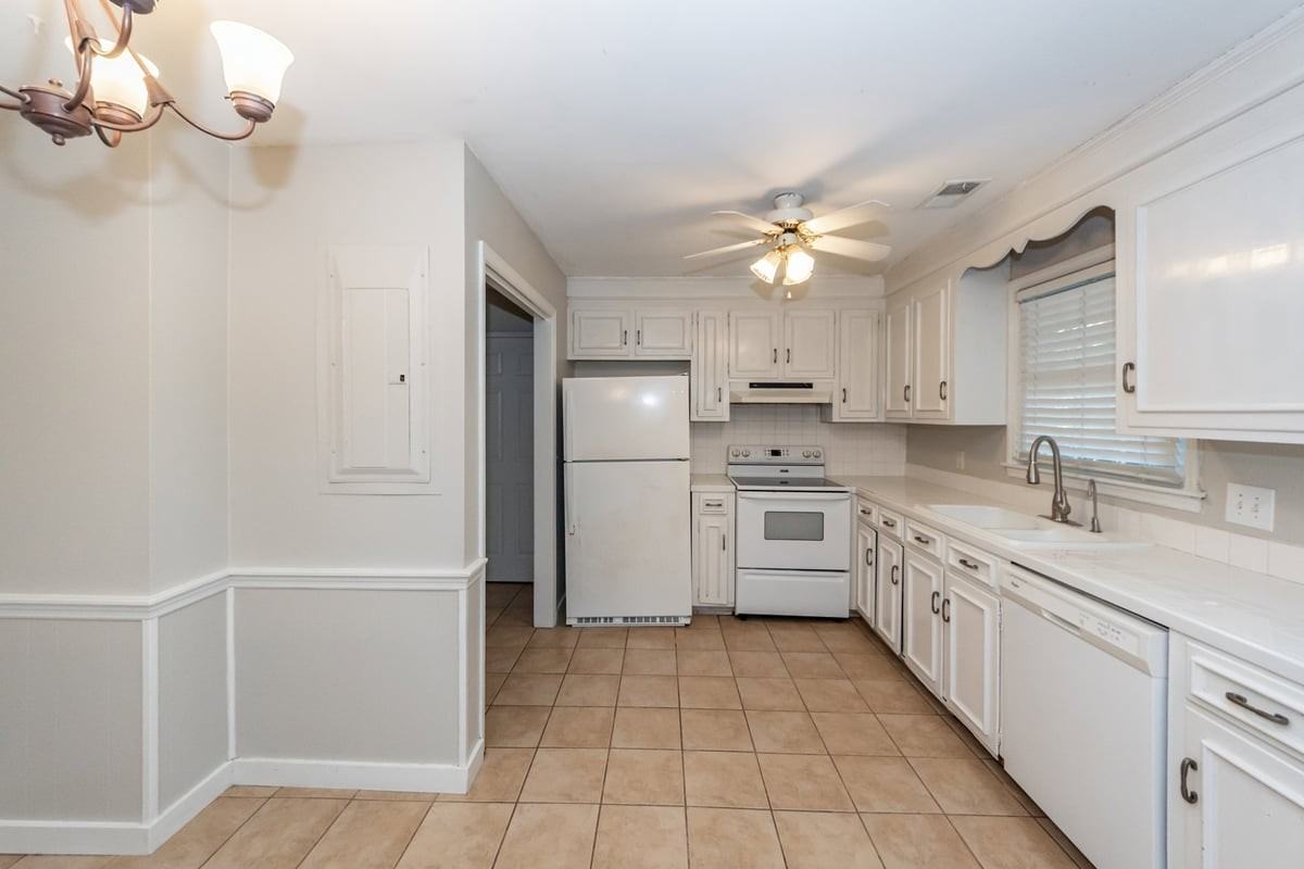 765 Leafwood Rd - Photo 6 of 50