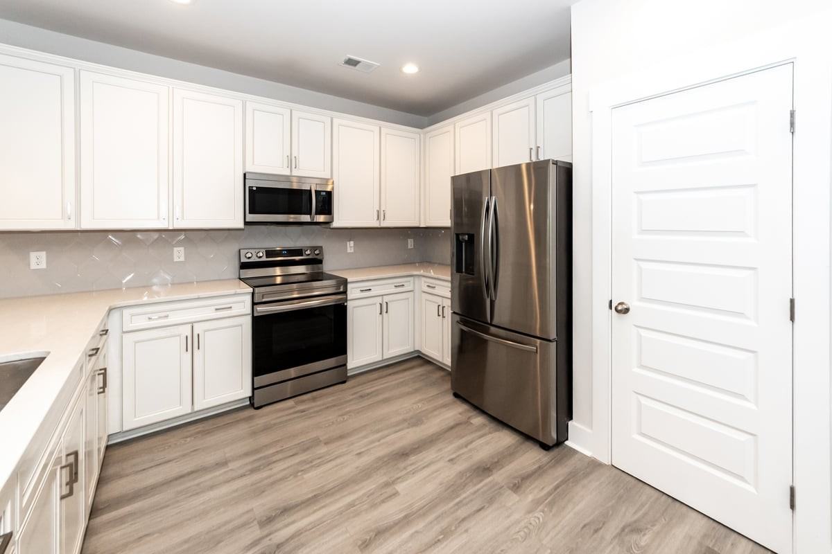 7722 Park Gate Dr - Photo 7 of 50