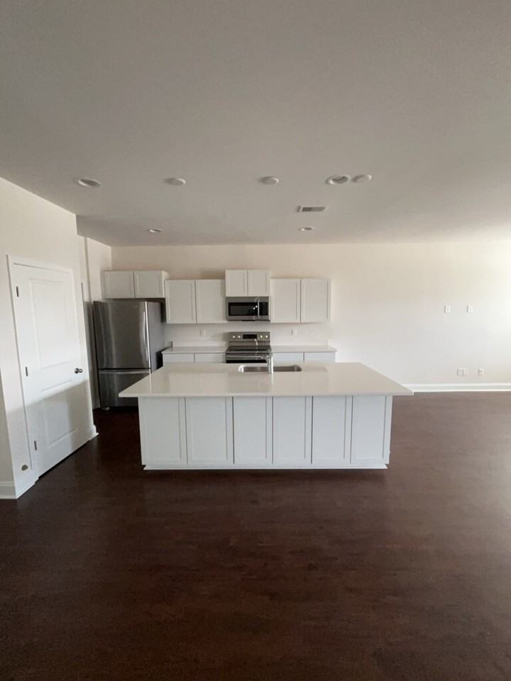 7787 Montview Rd - Photo 5 of 47