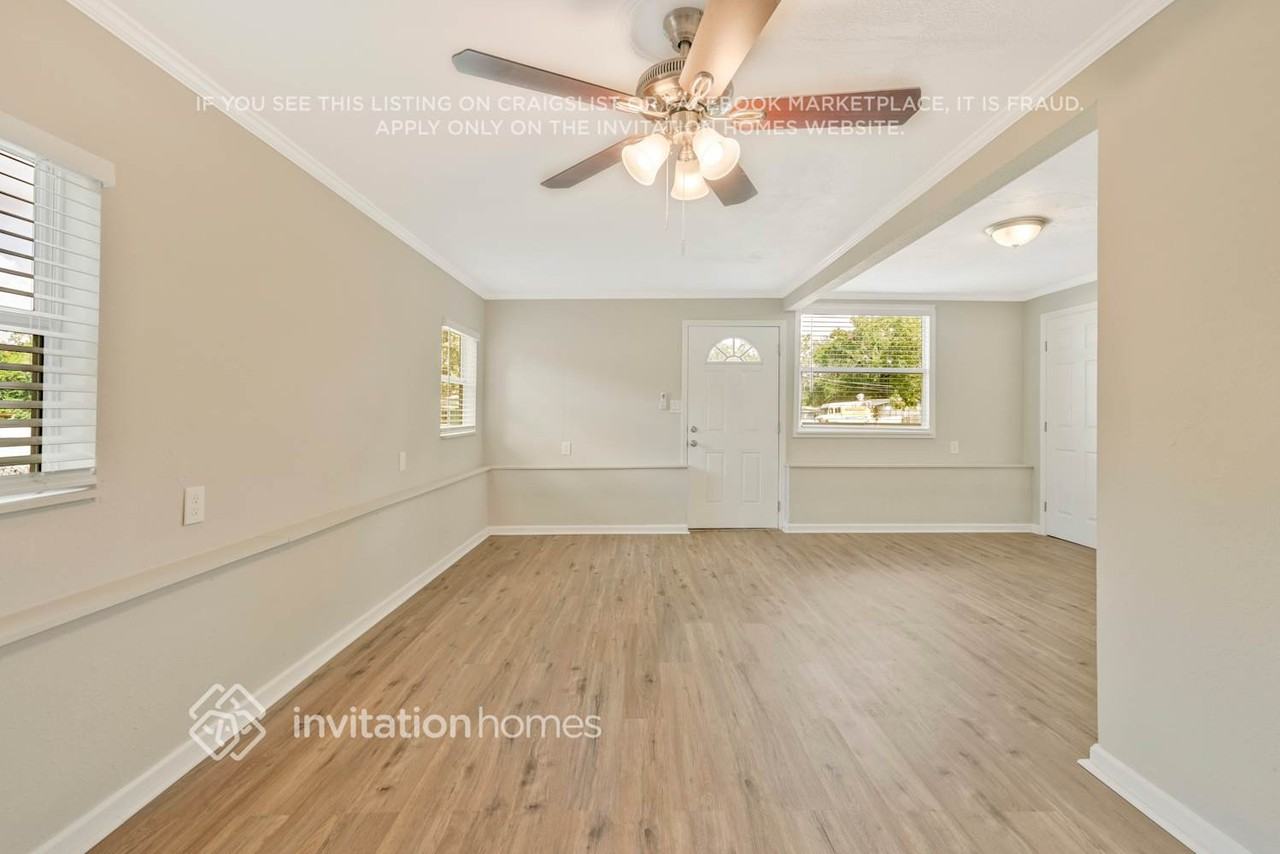 7204 Harwick Dr - Photo 4 of 28