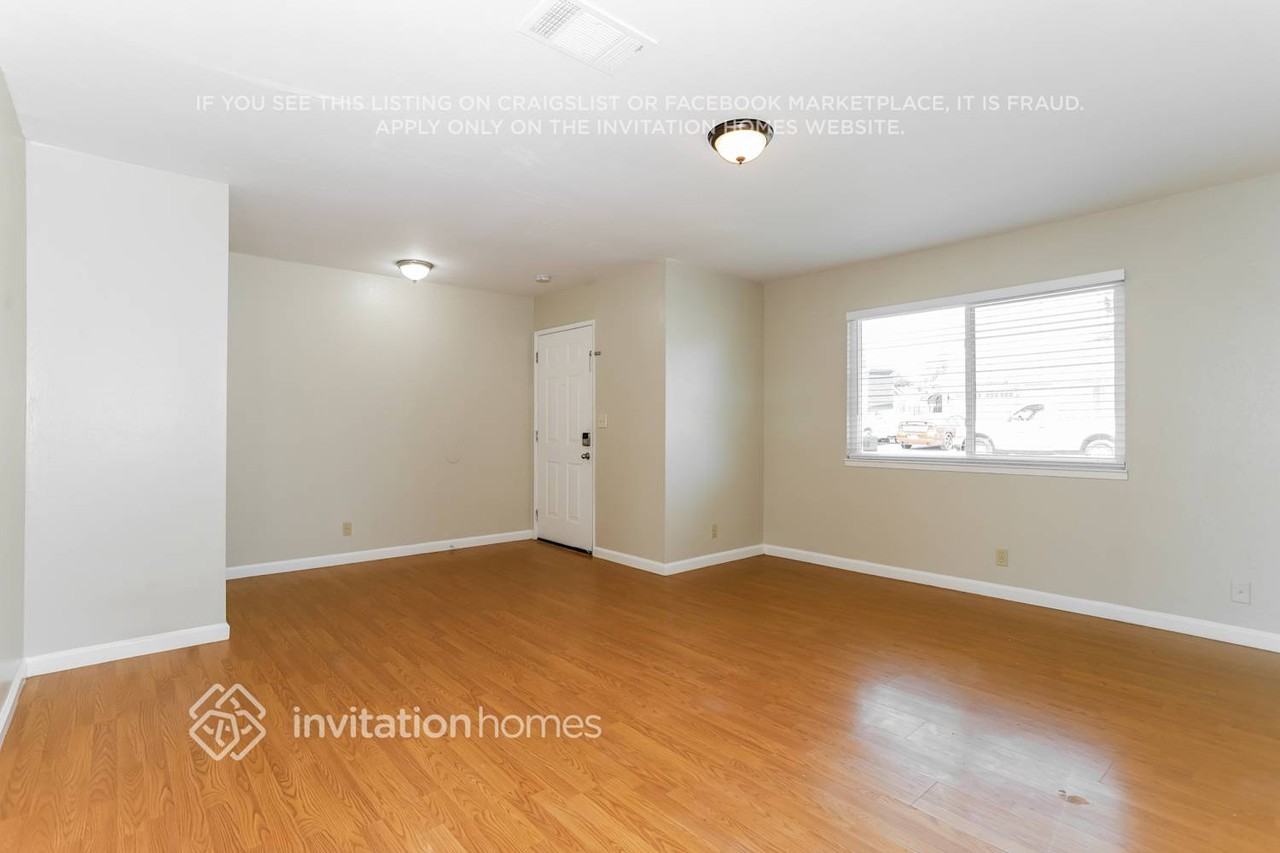 221 Elwood St - Photo 3 of 17