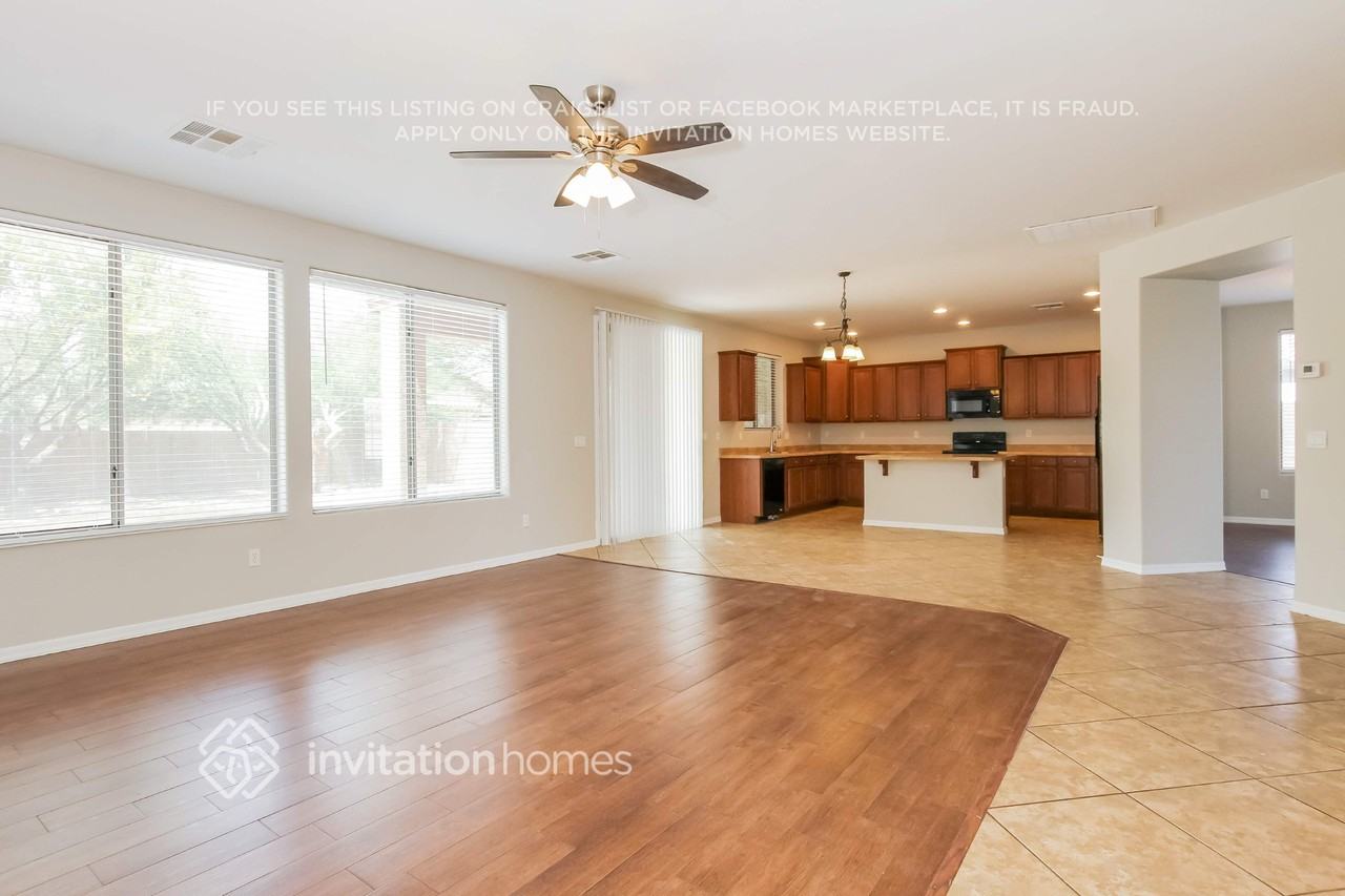 977 W Jersey Way - Photo 2 of 16