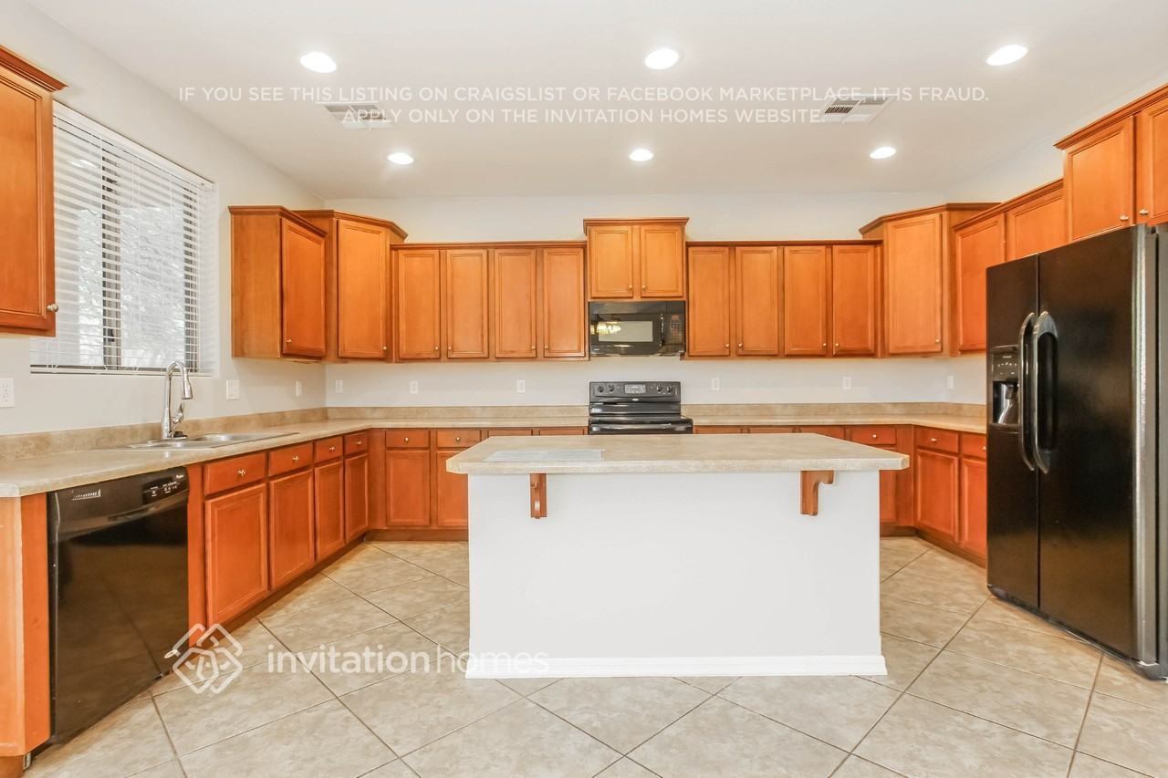 977 W Jersey Way - Photo 4 of 16