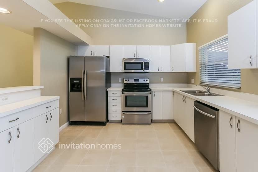 1662 Nw 97th Ave - Photo 4 of 19