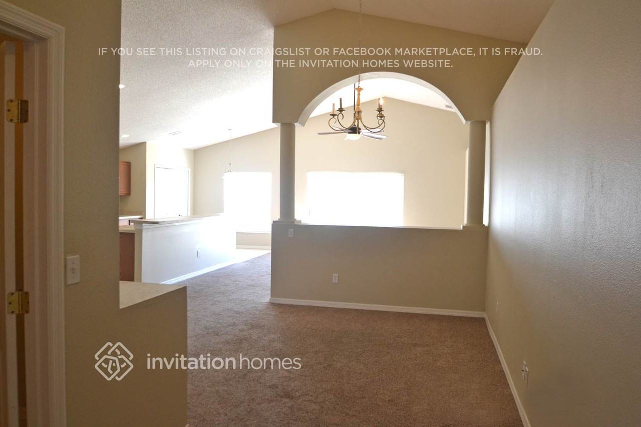 727 Versailles Ln - Photo 2 of 9