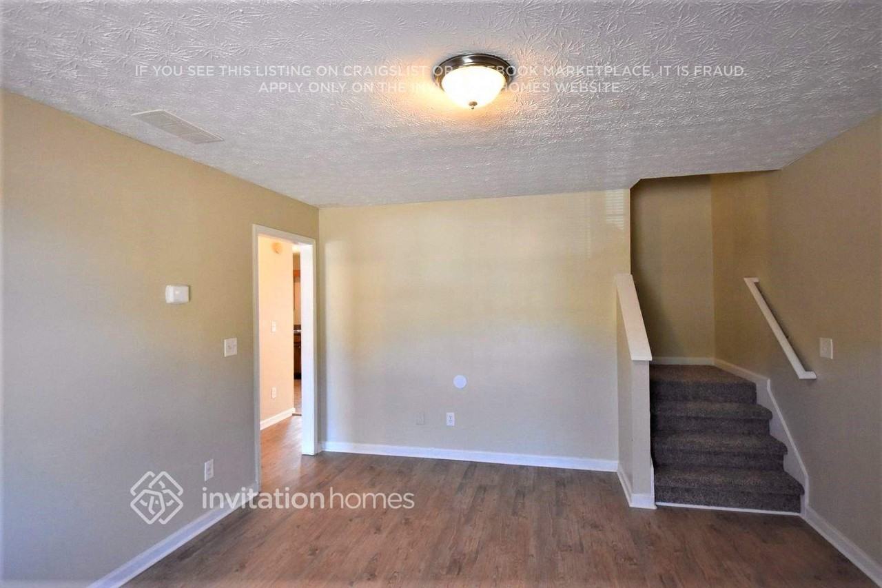 727 Trickle Ln - Photo 3 of 11