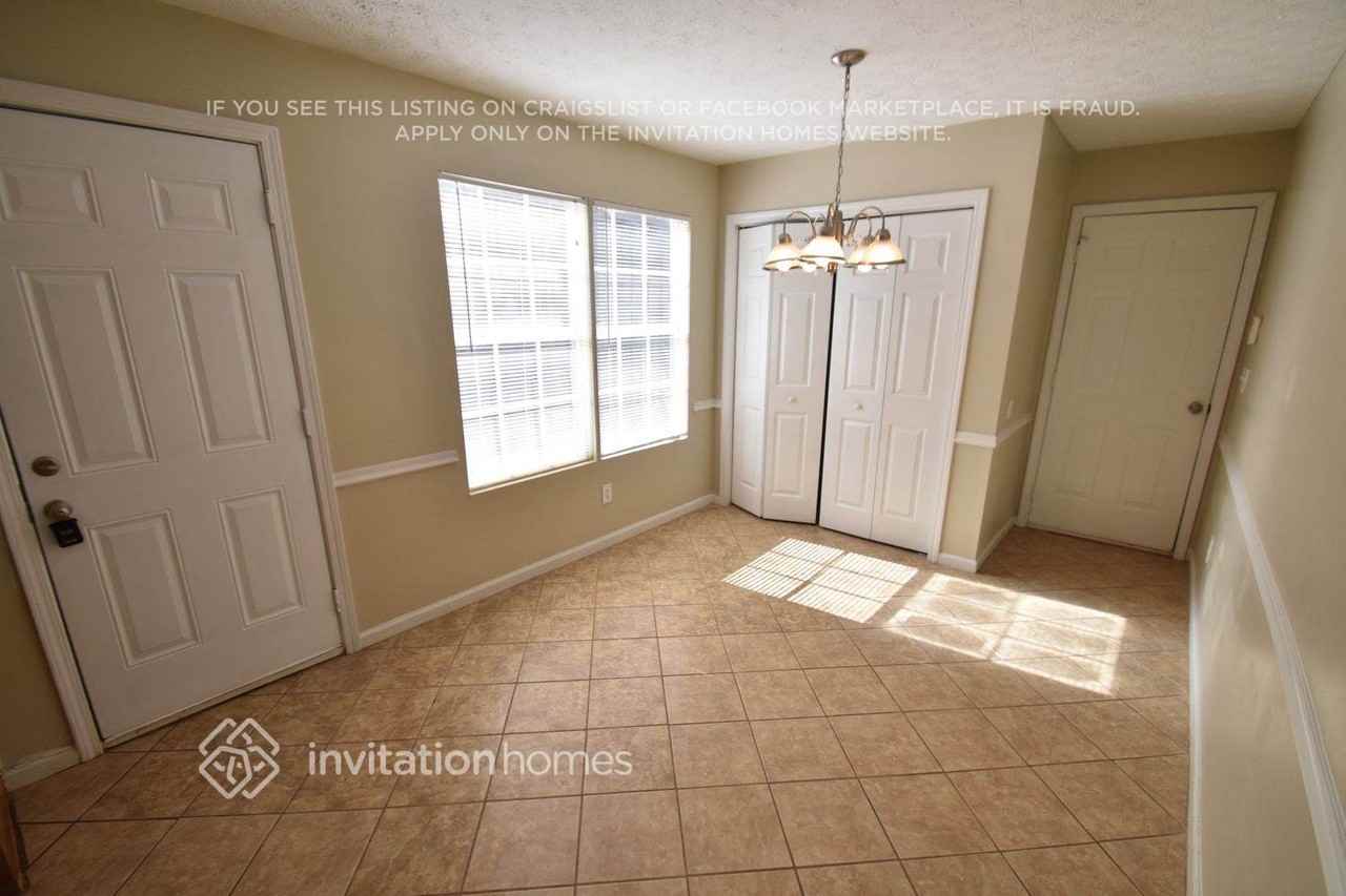 727 Trickle Ln - Photo 4 of 11