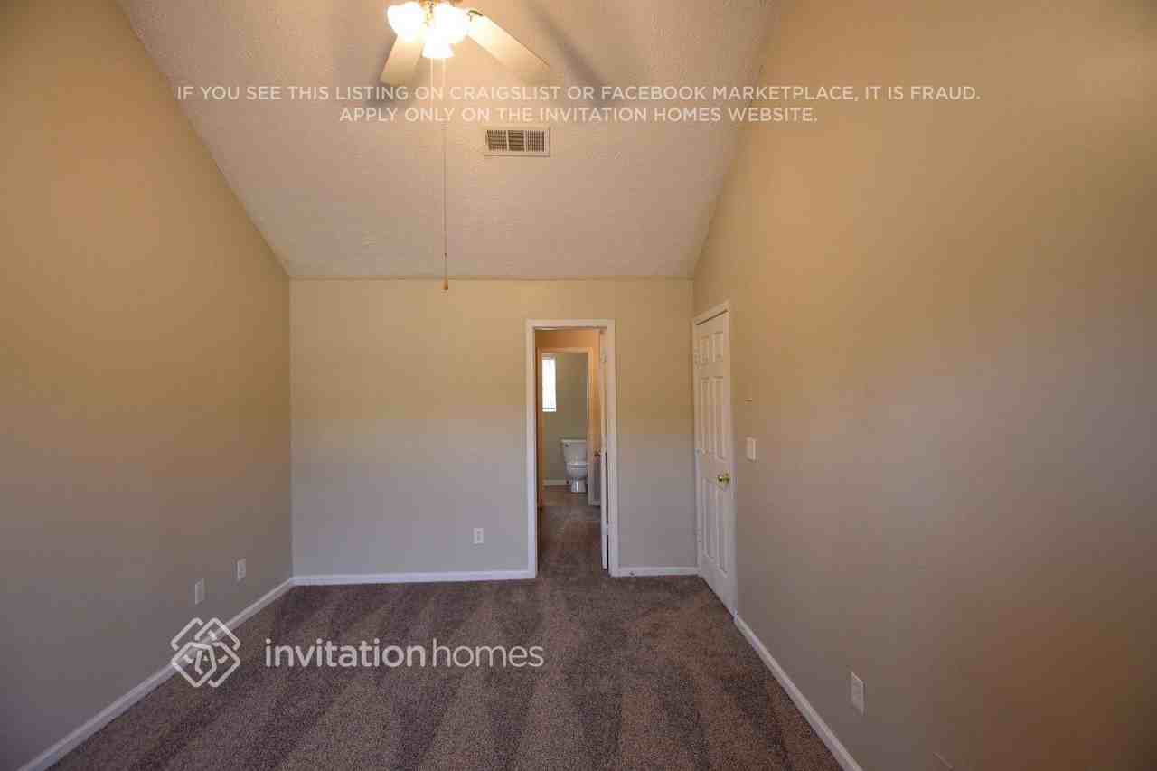 727 Trickle Ln - Photo 5 of 11