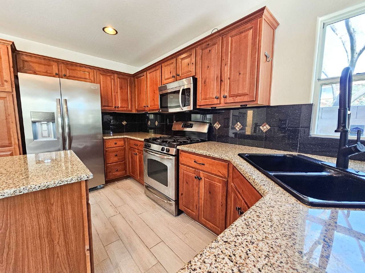 1311 E Marcella Ln - Photo 5 of 19