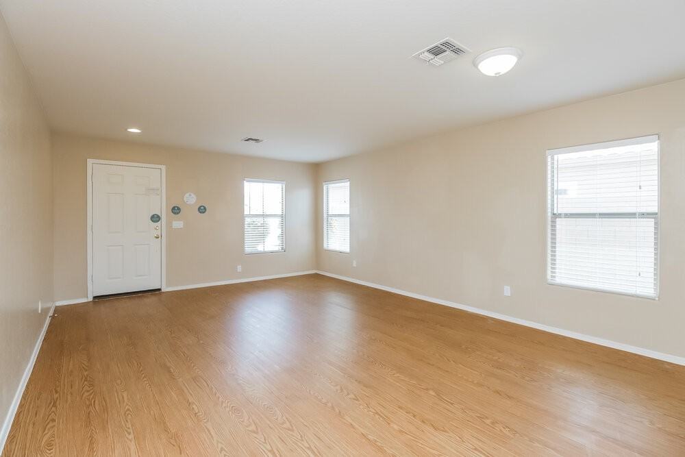 33446 N Madison Way Dr - Photo 4 of 16