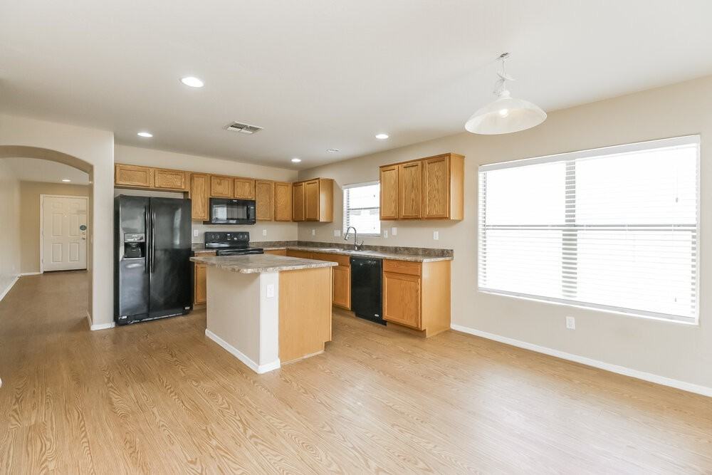 33446 N Madison Way Dr - Photo 5 of 16