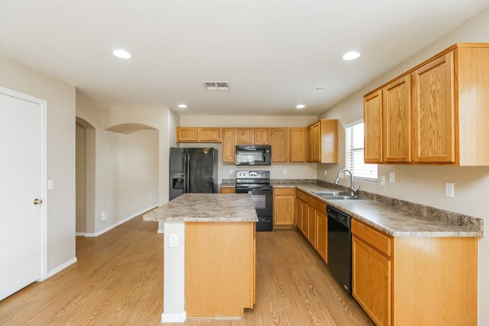 33446 N Madison Way Dr - Photo 6 of 16