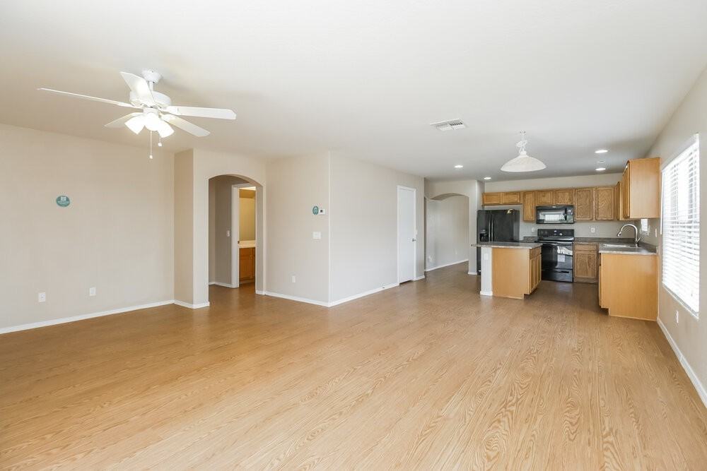 33446 N Madison Way Dr - Photo 7 of 16