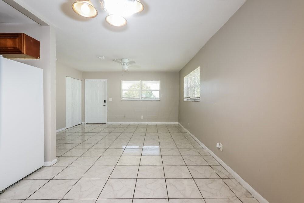 207 Sw 9th St - Photo 5 of 16