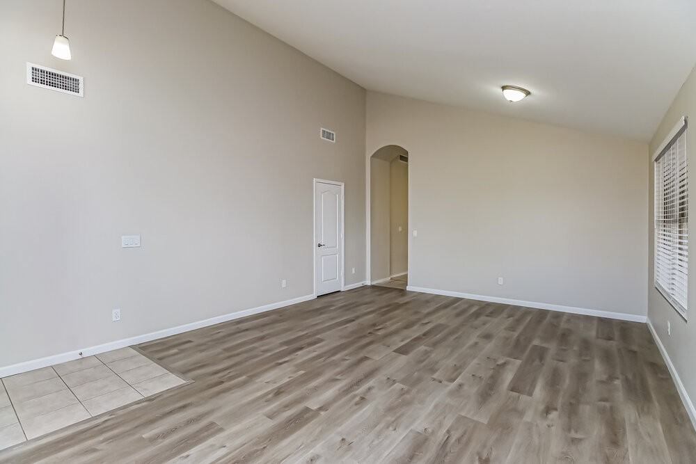 477 E Devon Dr - Photo 4 of 16