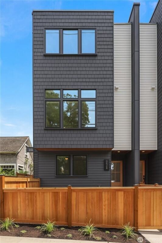 3636 Greenwood Ave N #B - Photo 3 of 21