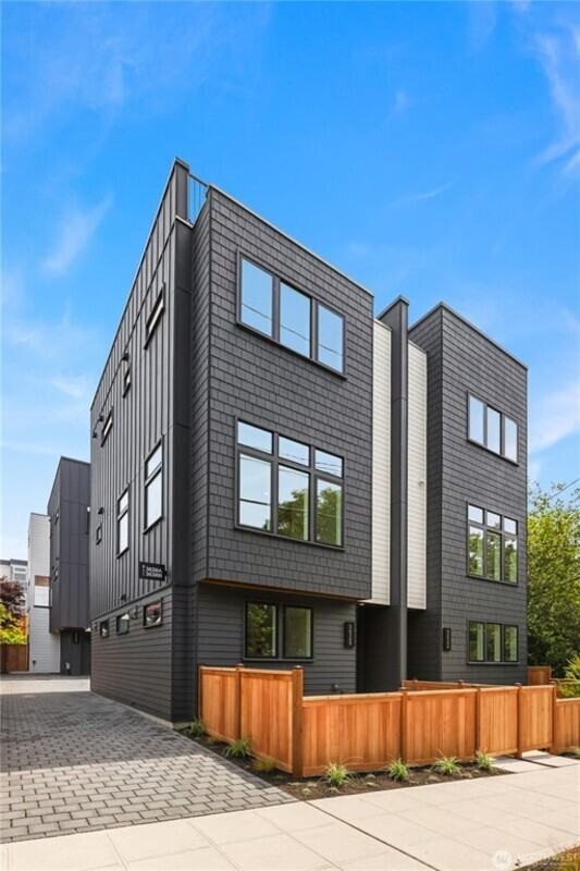 3636 Greenwood Ave N #B - Photo 4 of 21
