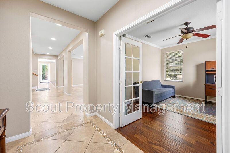 28851 Springfield Pl - Photo 3 of 50