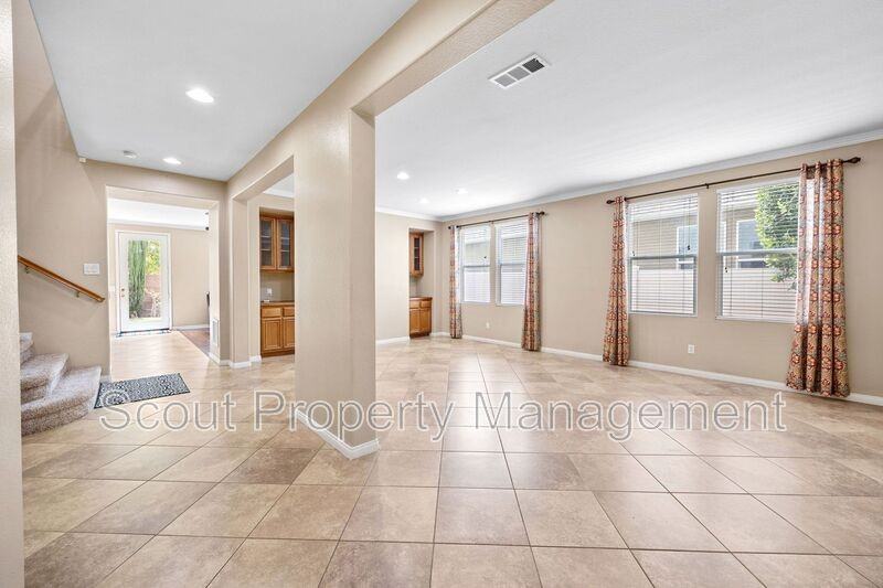 28851 Springfield Pl - Photo 6 of 50