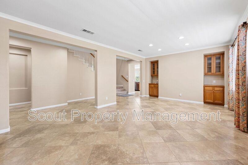 28851 Springfield Pl - Photo 7 of 50