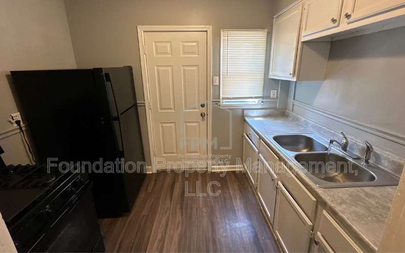 3025 Gulf Ave - Photo 3 of 12