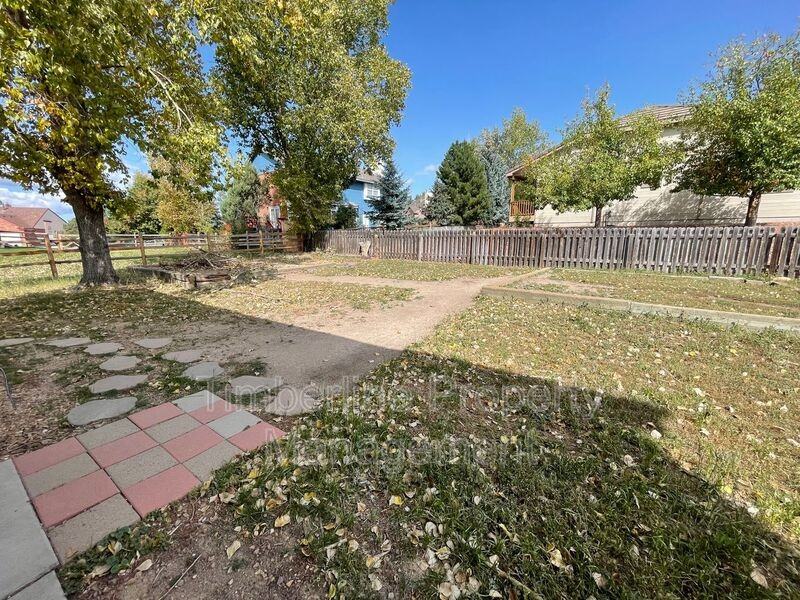 320 Rangely Dr - Photo 2 of 8